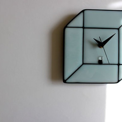 ガラス時計　立方体 （ホワイト×ブラック）壁掛け時計・置時計 4枚目の画像