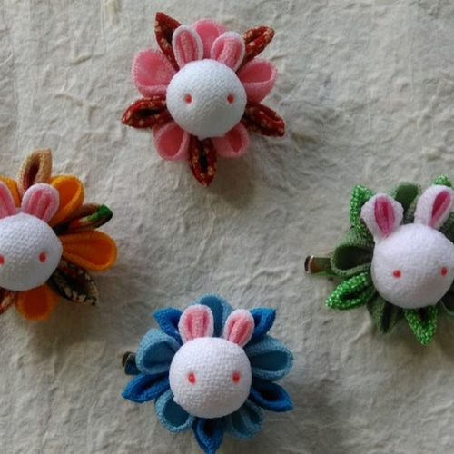 うさぎちりめん細工ブローチ