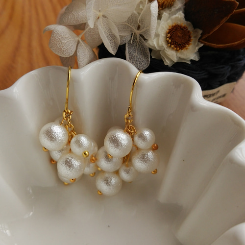 コットンパールのぶどうなピアス* ピアス（フック・チェーン