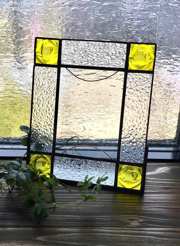 送料無料！バラガラス ステンドグラスのフォトフレーム〜縦型〜lime yellow〜 2枚目の画像