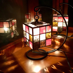 送料無料！  pink×pink cube ステンドグラスのハンギング ランプ 2枚目の画像