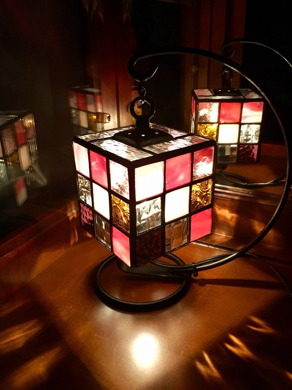 送料無料！  pink×pink cube ステンドグラスのハンギング ランプ 3枚目の画像
