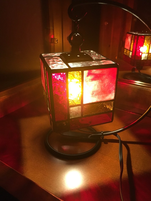 送料無料！red cube ステンドグラスのハンギング ミニランプ 2枚目の画像