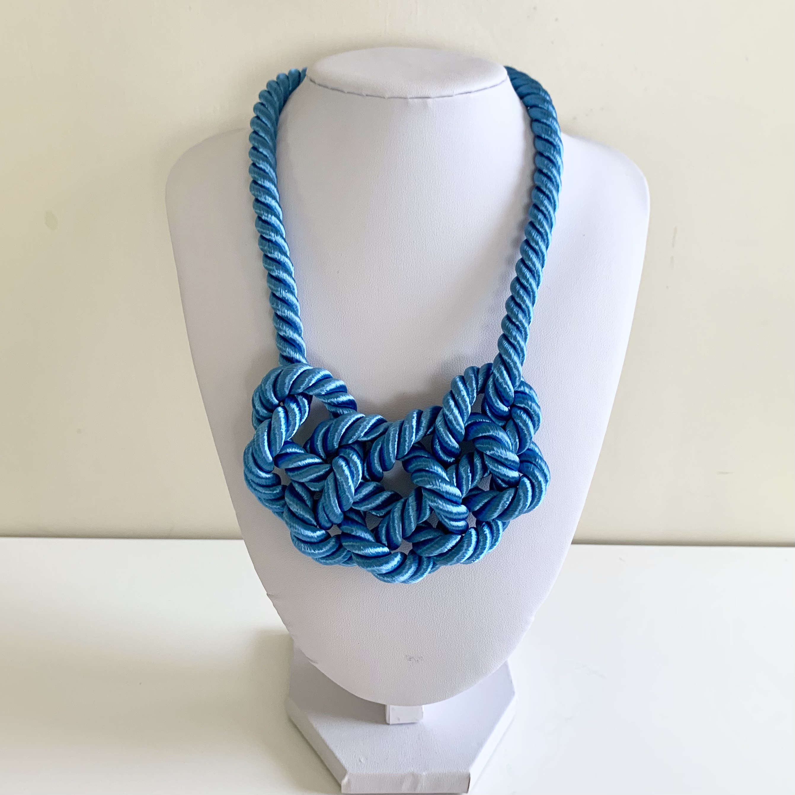 袈裟結びのネックレス (スカイブルー)