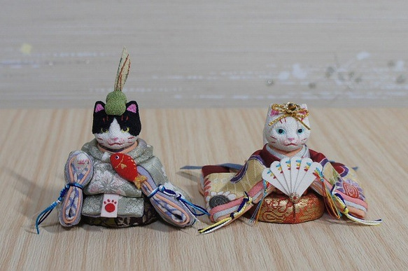 【クリーマ限定】お雛様　古布縮緬人形　猫雛　三猫官女　台飾り 3枚目の画像