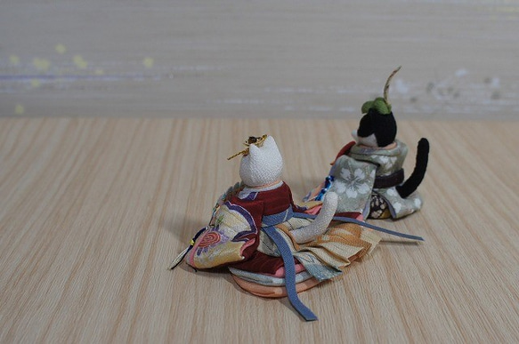 【クリーマ限定】お雛様　古布縮緬人形　猫雛　三猫官女　台飾り 4枚目の画像