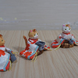 【クリーマ限定】お雛様　古布縮緬人形　猫雛　三猫官女　台飾り 5枚目の画像