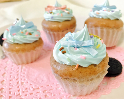 スクイーズ☆カップケーキ☆ミニオレオ付きキーホルダー 携帯