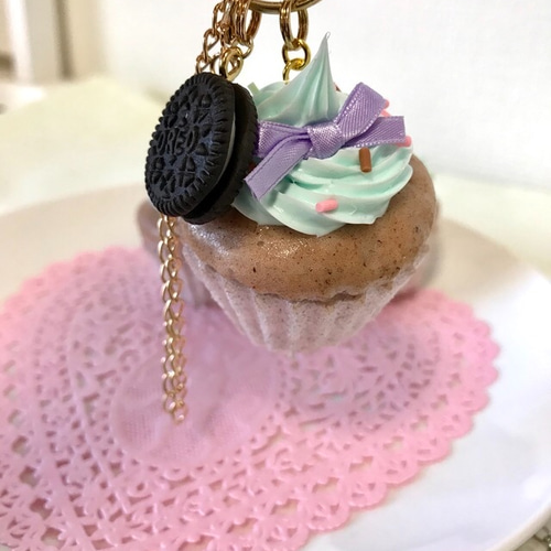 超低反発スクイーズ もっちりカップケーキ：商品案内 | 株式会社