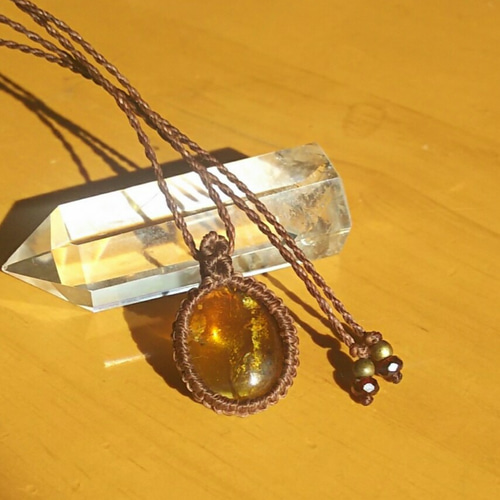 アンバー（琥珀）マクラメネックレス ネックレス・ペンダント