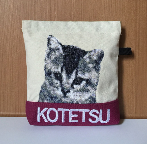 オーダー事例❤︎愛猫の刺繍ポーチ 2枚目の画像