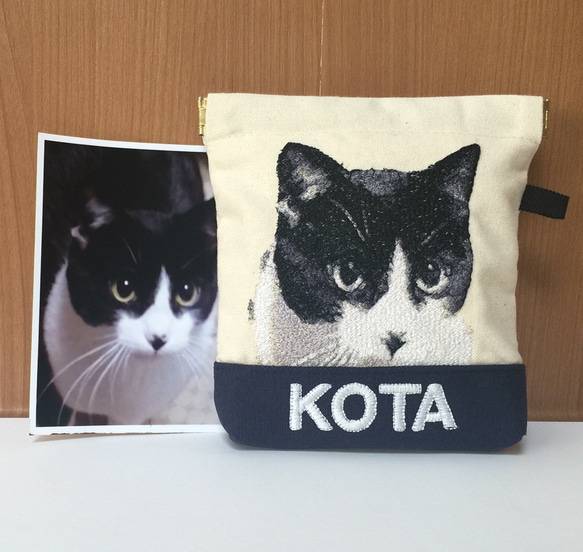 オーダー事例❤︎愛猫の刺繍ポーチ 1枚目の画像