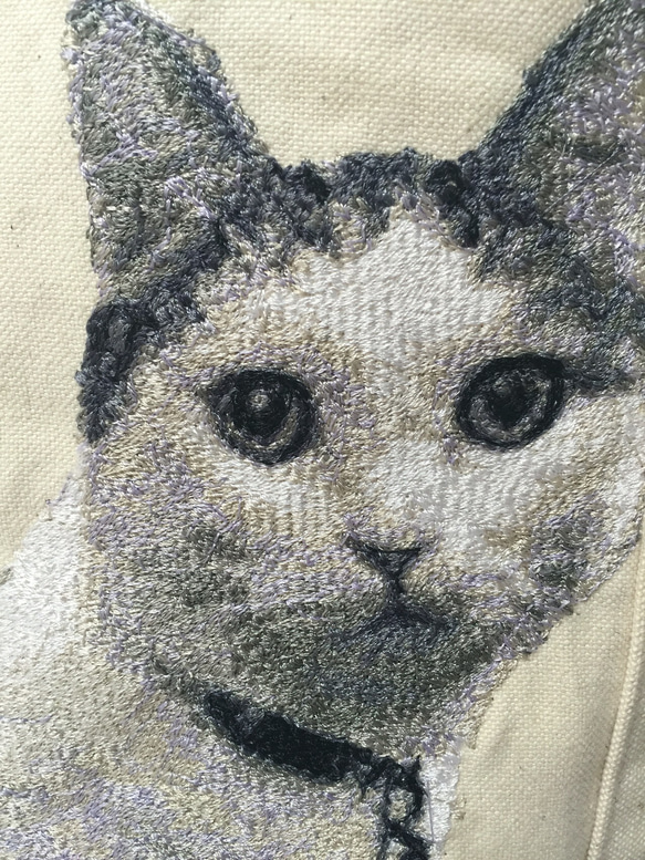 オーダー事例❤︎愛猫の両面刺繍バッグ 2枚目の画像