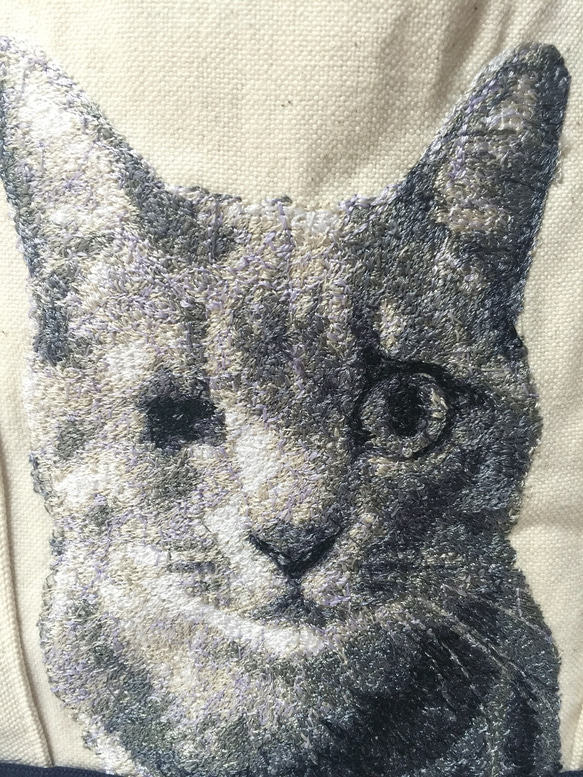 オーダー事例❤︎愛猫の両面刺繍バッグ 3枚目の画像