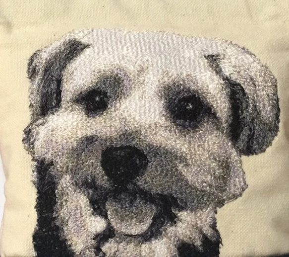 オーダー事例❤︎愛犬の刺繍ポーチ 2枚目の画像