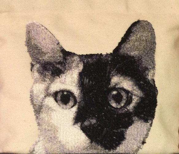 オーダー事例❤︎愛猫の刺繍ポーチ 2枚目の画像