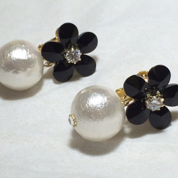 petit flower earrings ~black~ 2枚目の画像