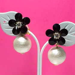 petit flower earrings ~black~ 3枚目の画像