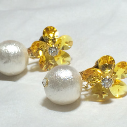 petit flower earrings ~yellow~ 1枚目の画像