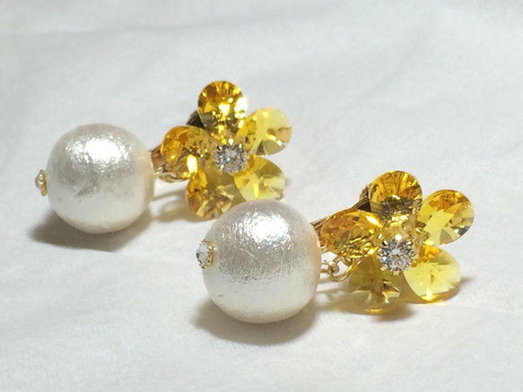 petit flower earrings ~yellow~ 1枚目の画像
