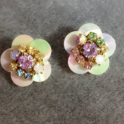 shiny flower earrings ~violet~ 1枚目の画像