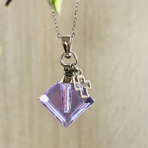 R.made あーるめいど 香水瓶 合成アレキサンドライト ペンダント