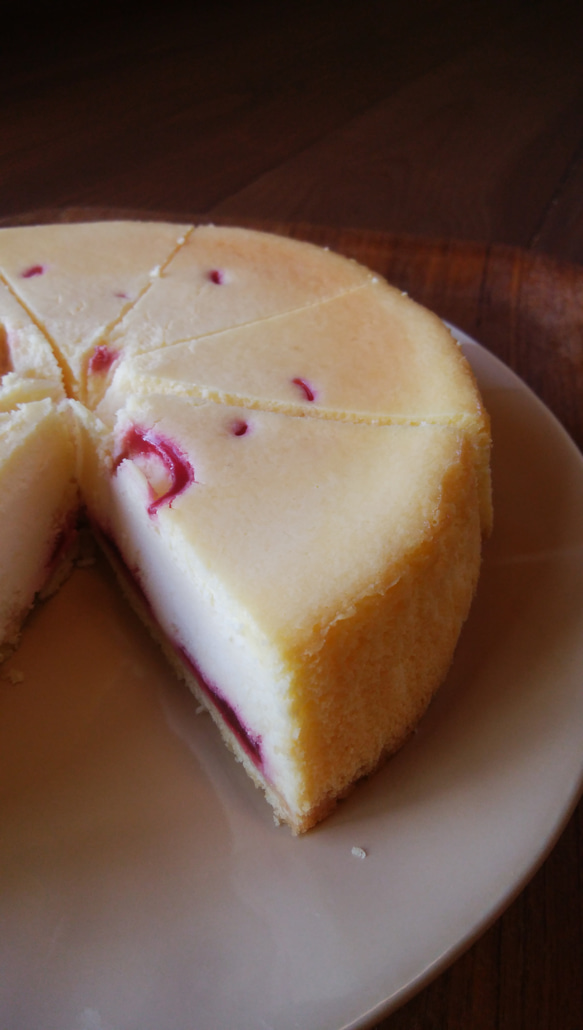 『2018初売り福ケーキ』真っ赤なラズベリーの完熟チーズケーキ。 1枚目の画像