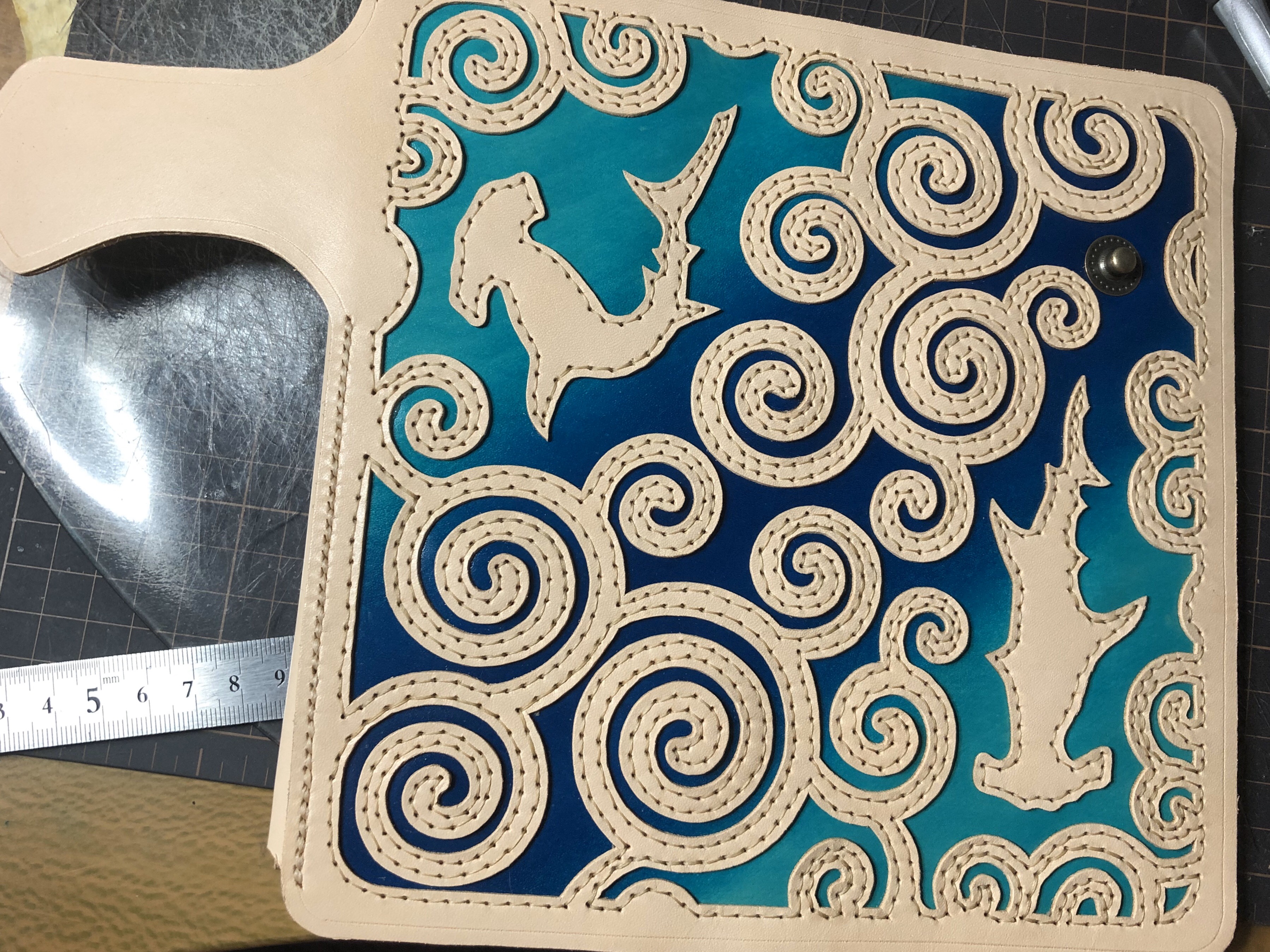 コンチョ付き２折りたたみ長財布