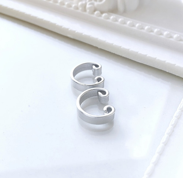 〈軽い〉〈痛くない〉〈挟めるだけ〉2wayシルバーフラットリングイヤリング・イヤーカフpt.2(両耳用)(調節可能) 4枚目の画像