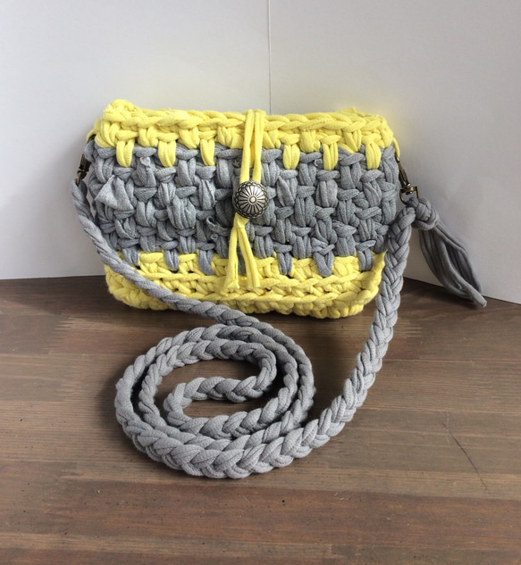 Tシャツヤーンのポーチポシェット【grey×yellow】 ポシェット 小牟田こ  