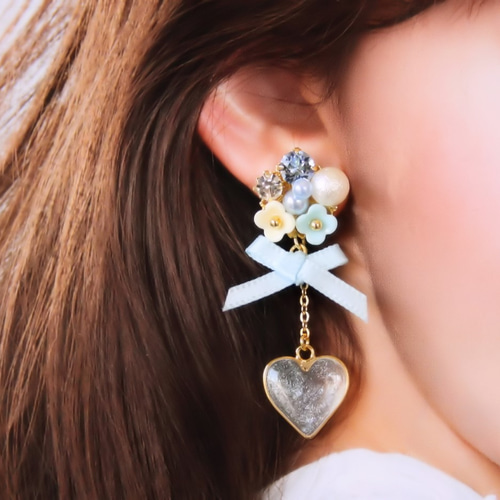 春の訪れ~お花畑のビジュー ブルー(ピアス・イヤリング) ピアス 
