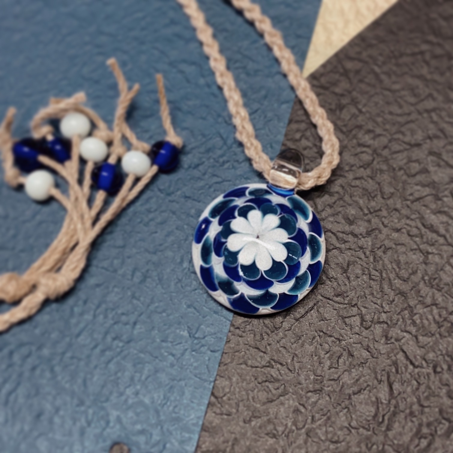 青のドット麻紐ネックレス