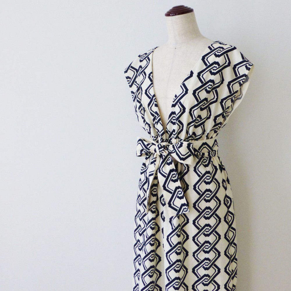 深Vネックゆったりマキシワンピース　~浴衣の代わりに~　　ホワイト子持吉原