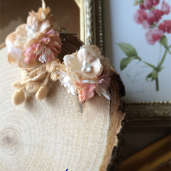 小蕾のお花と小花のピアス ピンク 3枚目の画像
