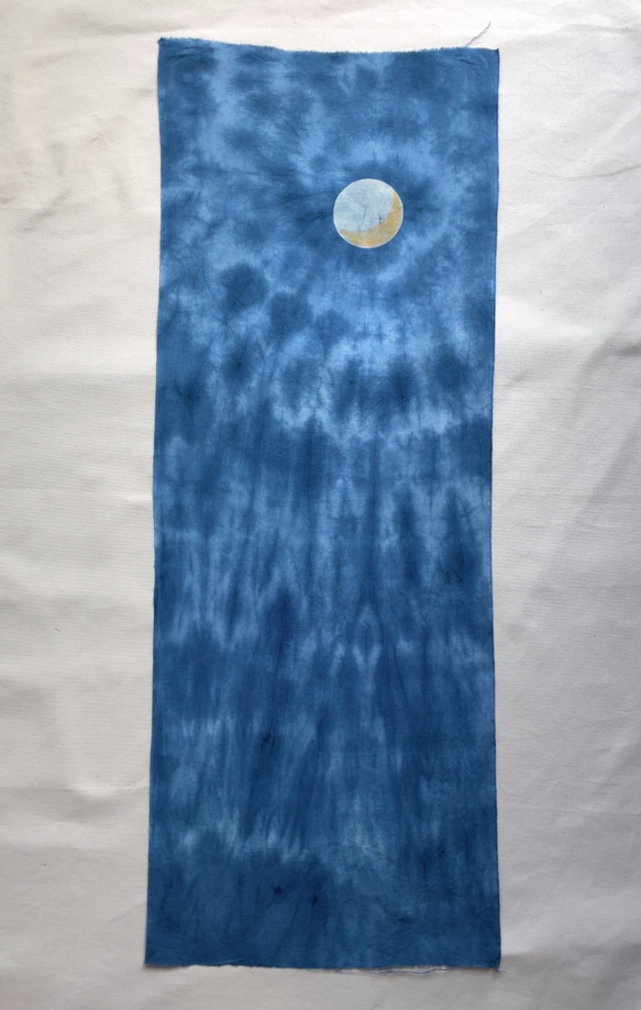 送料無料 " ムーンライト2 " 絞り染め 型摺り染 藍染手ぬぐい 1枚目の画像