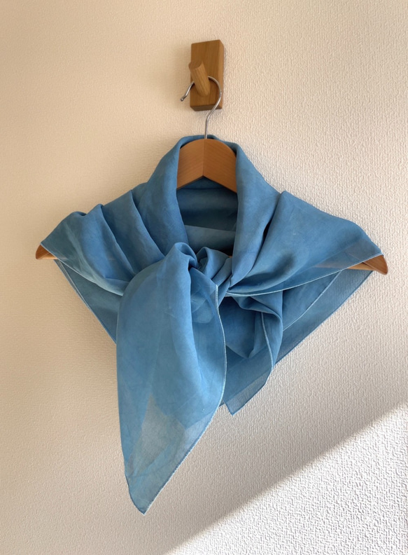 送料無料  軽やかなパステルカラー藍染めオーガンジースカーフ　 2枚目の画像