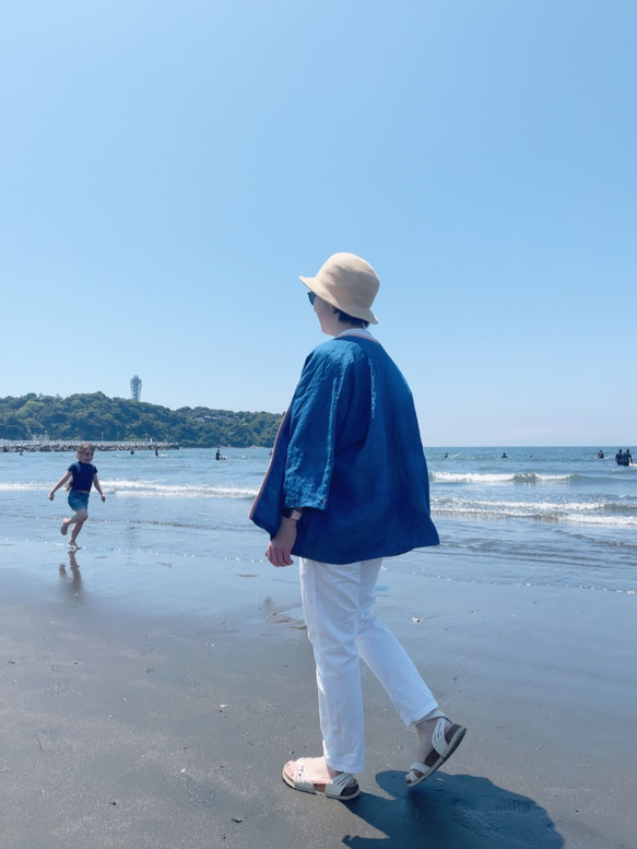 ゆるゆると！ 藍染 麻素材 うっすら光沢のあるショート丈カーディガン " Good Morning "　羽織 1枚目の画像