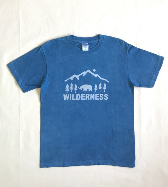 送料無料　アウトドア好きに！"荒野へ" WILDERNESS 藍染Tシャツ bbq キャンプ 1枚目の画像