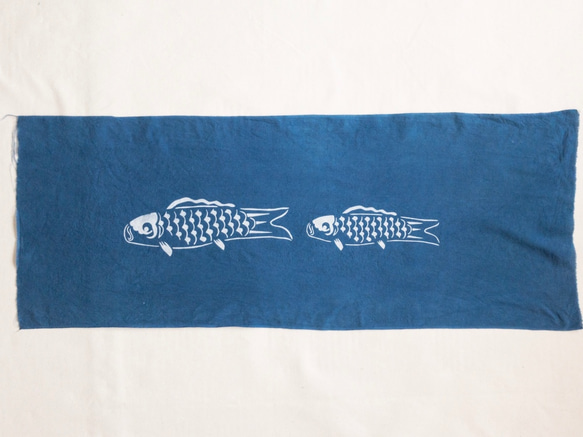 送料無料　藍染手ぬぐい 親子の鯉のぼり 1枚目の画像