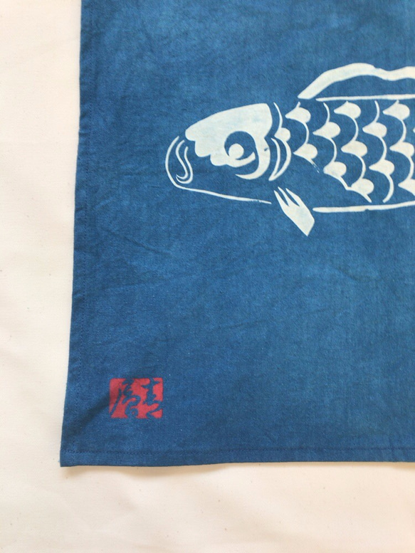 送料無料 　鯉のぼり 藍染 タペストリー 2枚目の画像
