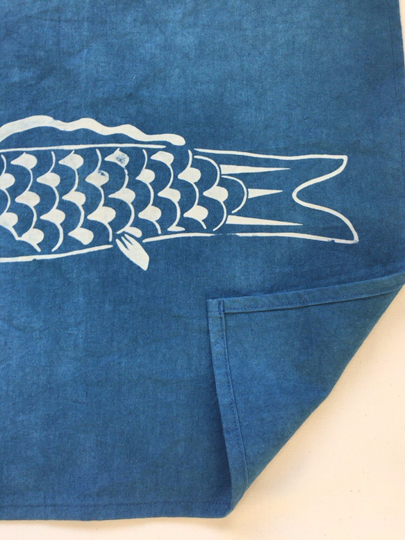 送料無料 　鯉のぼり 藍染 タペストリー 3枚目の画像