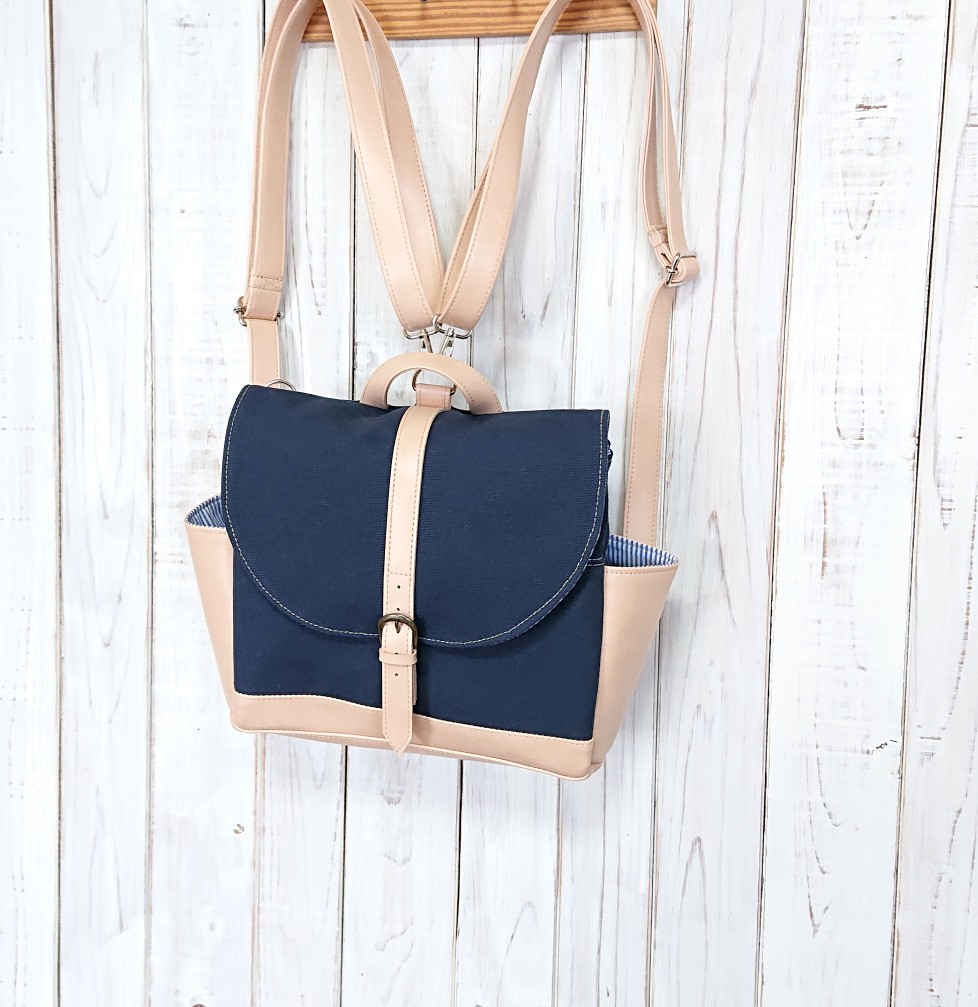 色の変更可能3wayネイビー帆布とベージュの合皮のリュックR（横型）(受注制作)