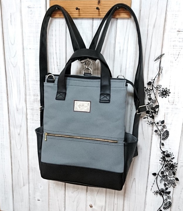 4way8号グレーの倉敷帆布と黒の合皮の四角いリュック＋バック