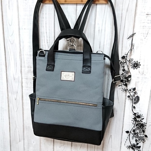 大きな大きな目玉が付いた四角いリュック 四角リュック M |analogico（アナロジコ）