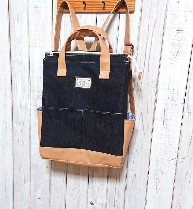 8号デニムと合皮の四角いリュック３ 8,140円