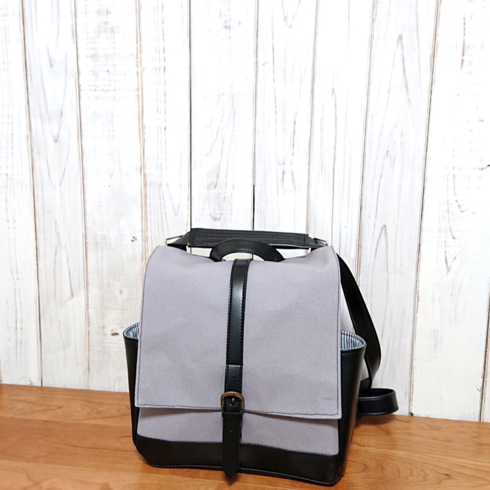 3wayアイスグレー帆布と黒合皮のリュックＫ 7,722円