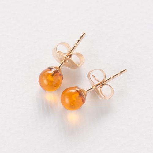 琥珀のシンプルひとつぶピアス~14KGF ピアス(スタッド・一粒 琥珀のシンプルひとつぶピアス~14KGF ピアス(スタッド・一粒