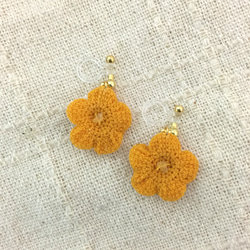 オレンジお花のノンホールピアス 3枚目の画像