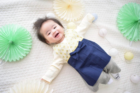 初節句・お食い初め・出産祝いに＊袴風スタイ【金麻①】 2枚目の画像