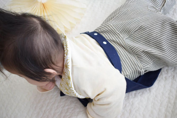 初節句・お食い初め・出産祝いに＊袴風スタイ【金麻①】 3枚目の画像